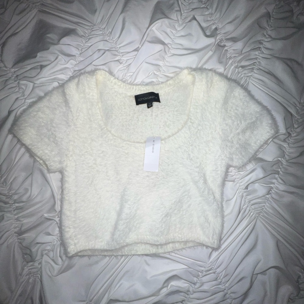 Short sleeve fluffy shirt, Size small
